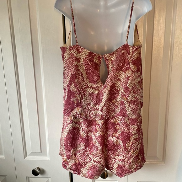DESIGNED BY LAVENDER BROWN!!!Fabulous Cond ROMPER - Picture 3 of 5
